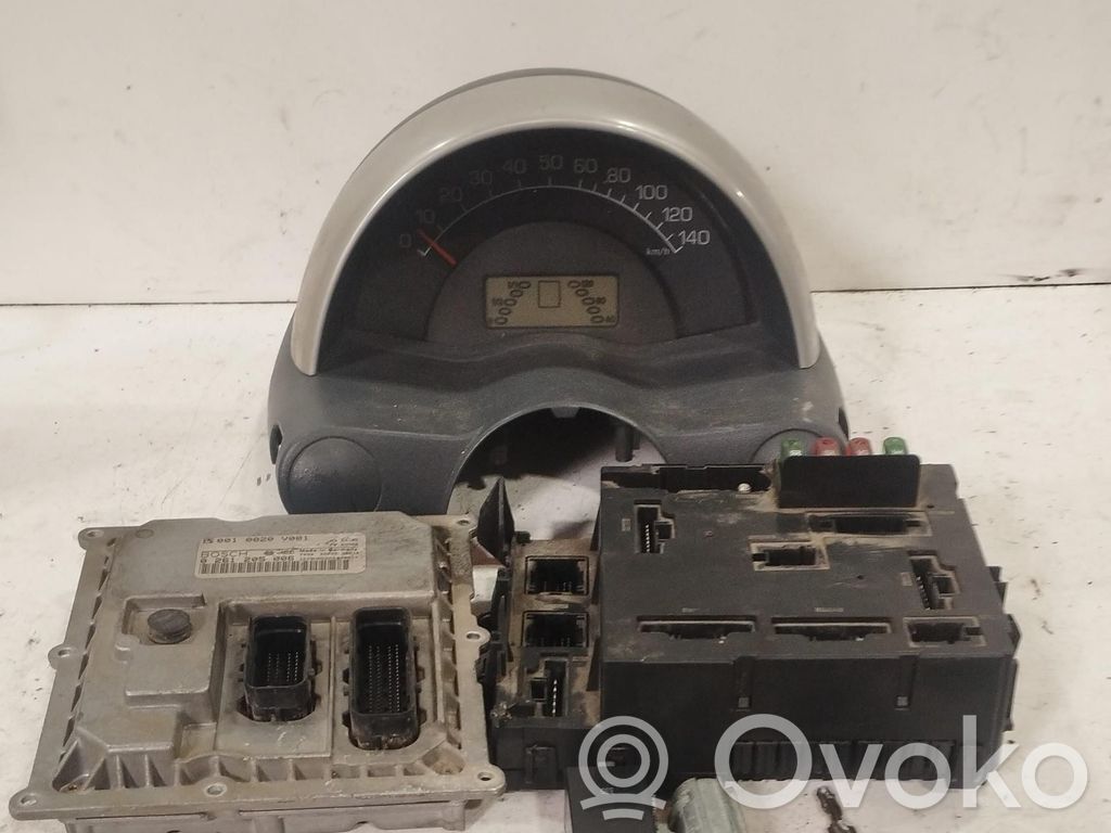 Smart ForTwo I MC01 Kit cu ECU motor și set închidere uși 