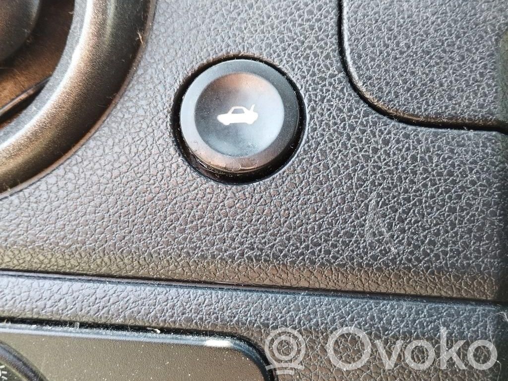 Ford Fusion Aizmugures durvju atvēršanas slēdzis 