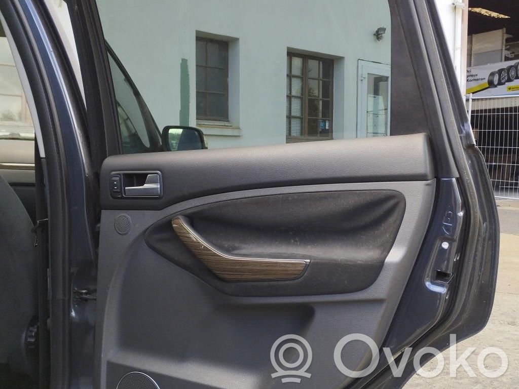Ford C-MAX I Luna de la puerta trasera 