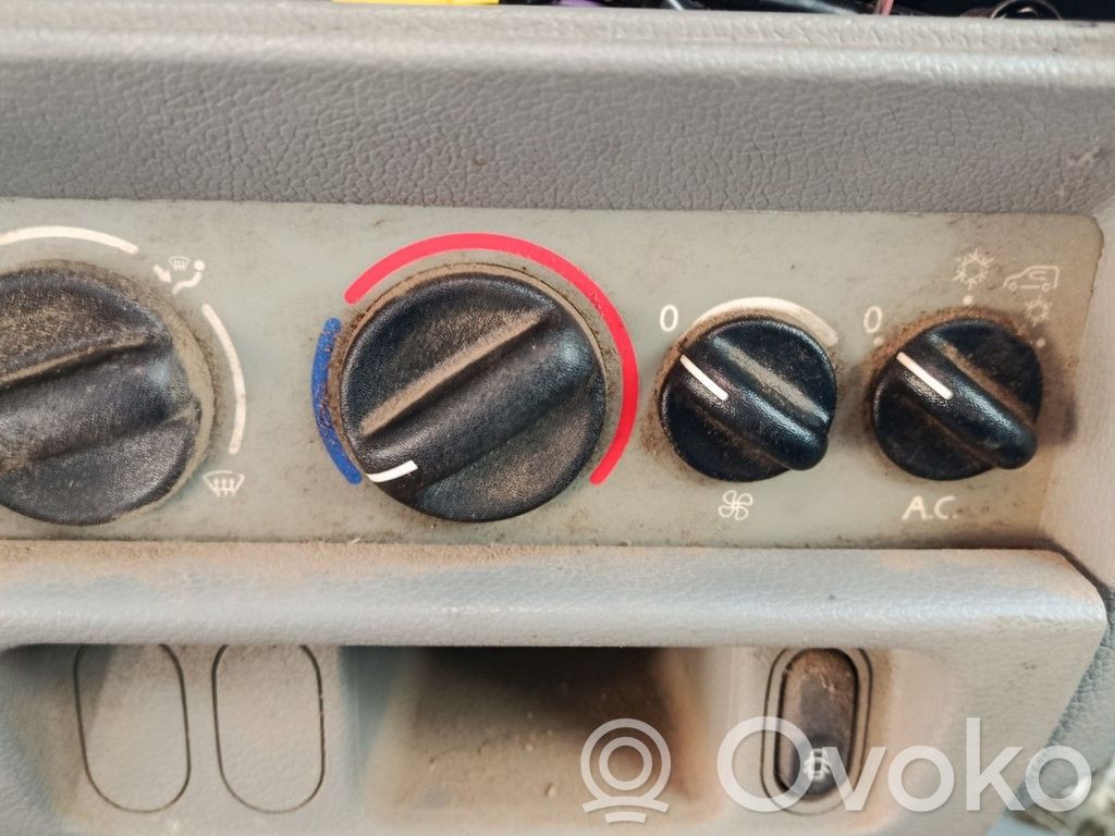 Panel klimatyzacji   7701051896