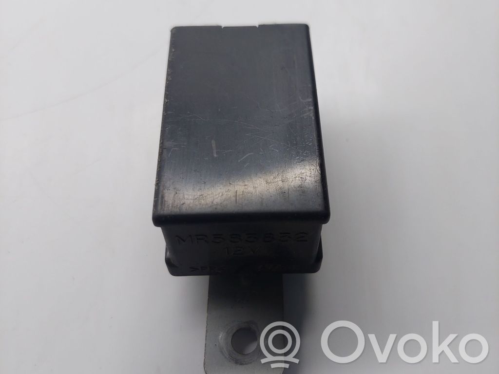Mitsubishi Pajero Hazard warning light relay 