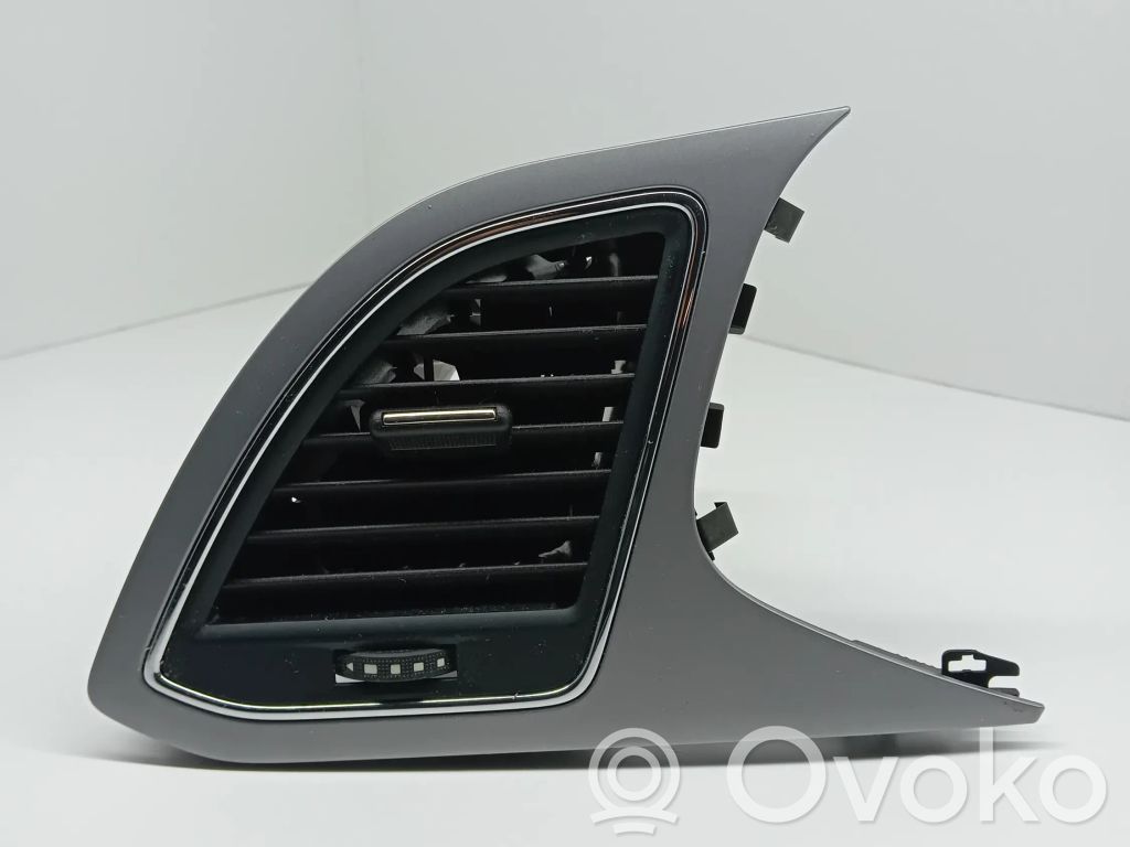 Seat Leon (5F) Dash center air vent grill 