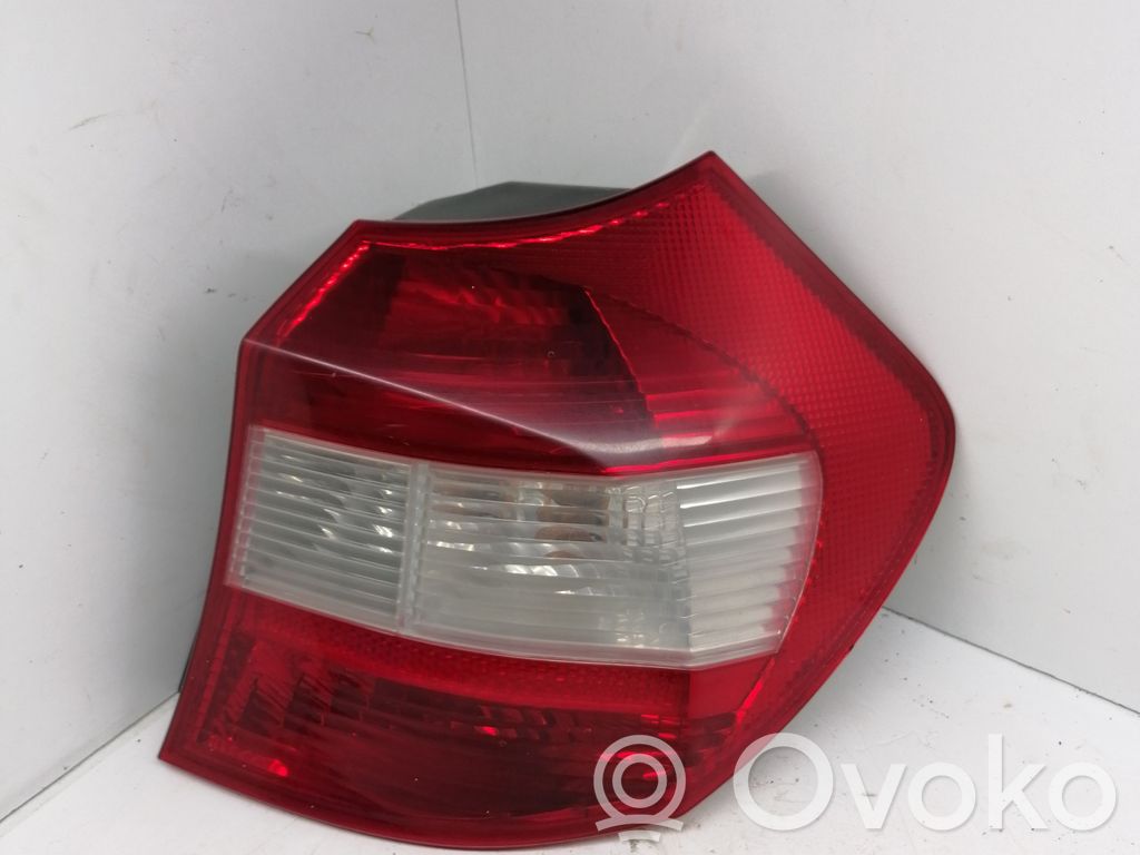 BMW 1 E81 E87 Aizmugurējais lukturis virsbūvē 