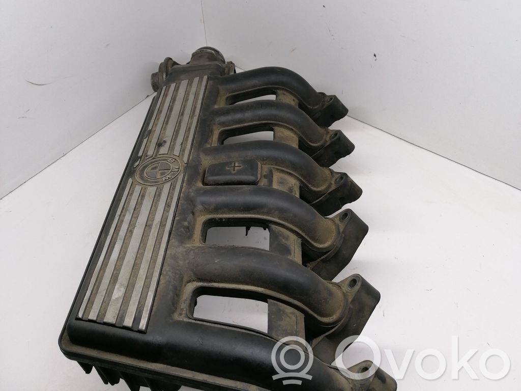 BMW 5 E39 Intake manifold 