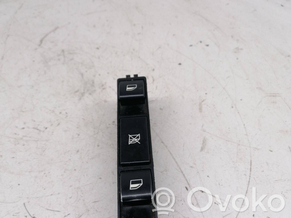 Electric window control switch   8381518