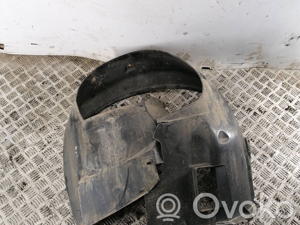Front wheel arch liner splash guards