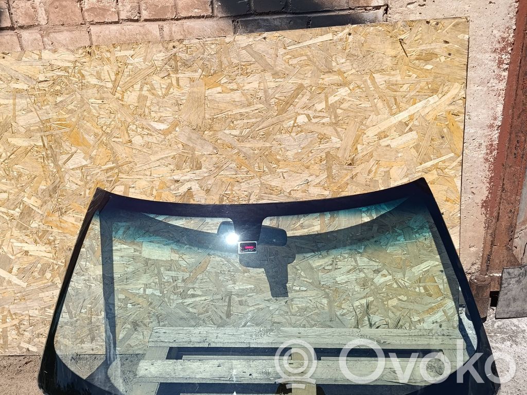 Chrysler 300 - 300C Front windscreen/windshield window 