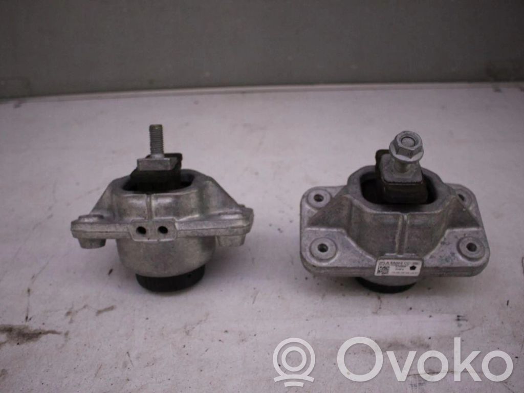 Land Rover Range Rover Sport L494 Engine mount vacuum valve 