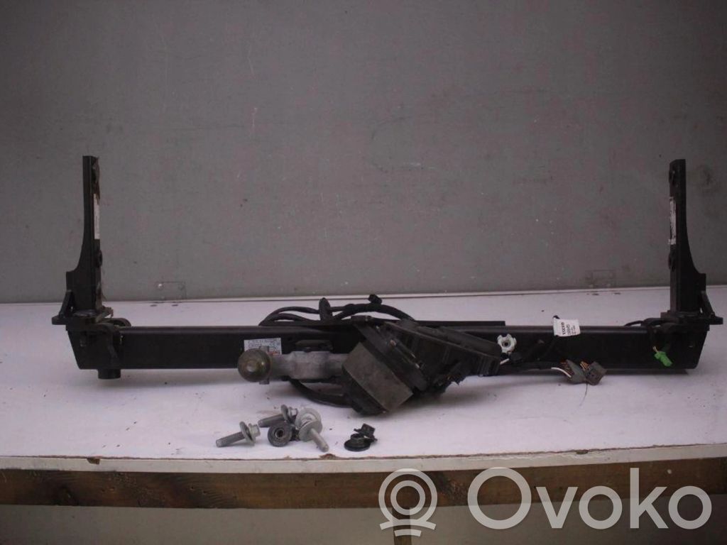 Volvo XC40 Hak holowniczy 