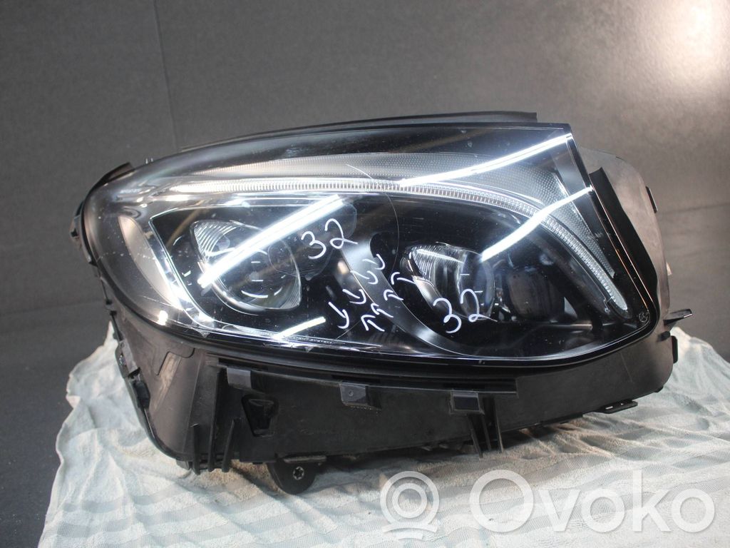 Mercedes-Benz GLC X253 C253 Lampa przednia 