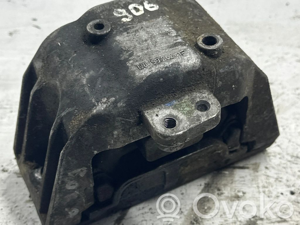 Volkswagen Golf IV Engine mount bracket 