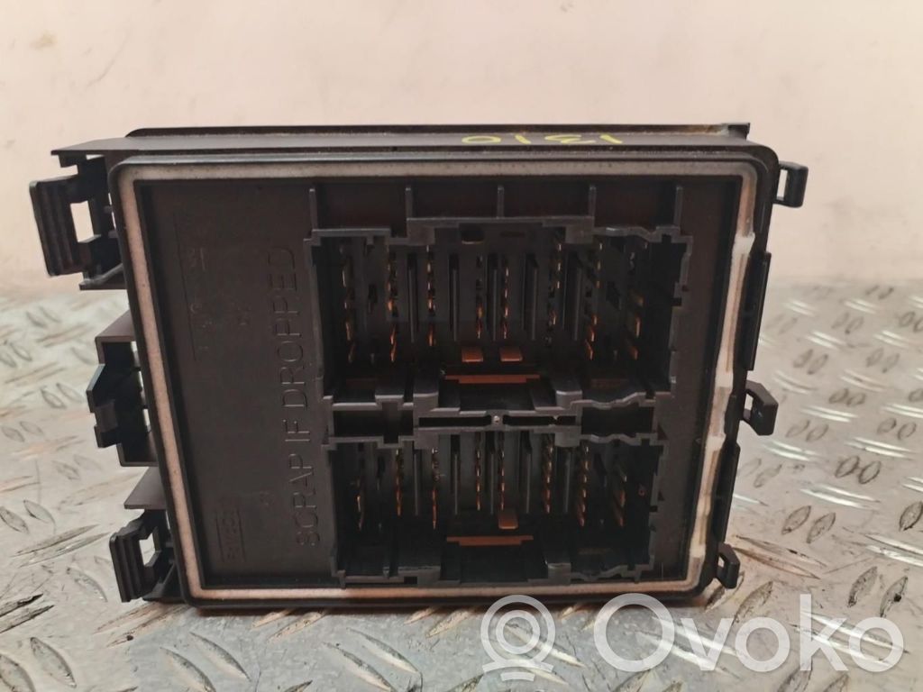 Módulo de fusible   KT1T14D068DD