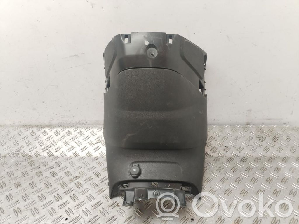 Citroen Berlingo Osłona tylnej klapy 