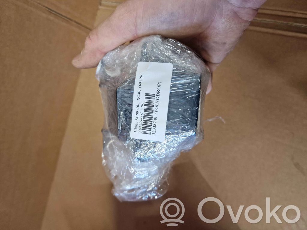 Volvo XC40 Tailgate/trunk/boot hinge 