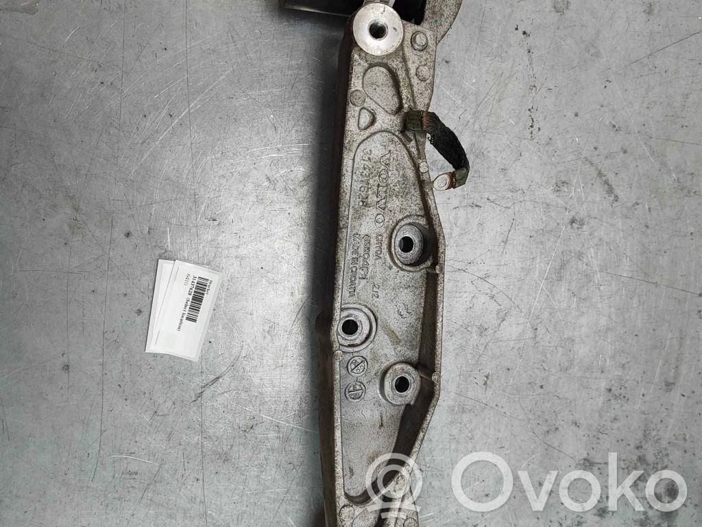 Volvo XC60 Rear differential/diff mount bracket 