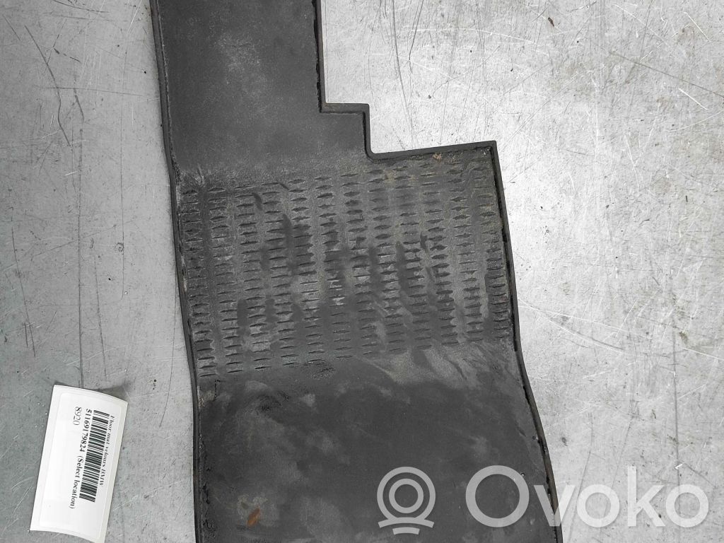 Schowek tunelu środkowego   51169179824,9179824