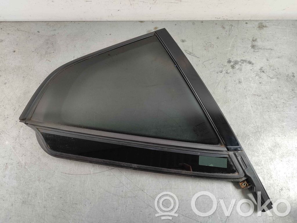 Volvo XC40 Ventanilla de ventilación de la puerta trasera 