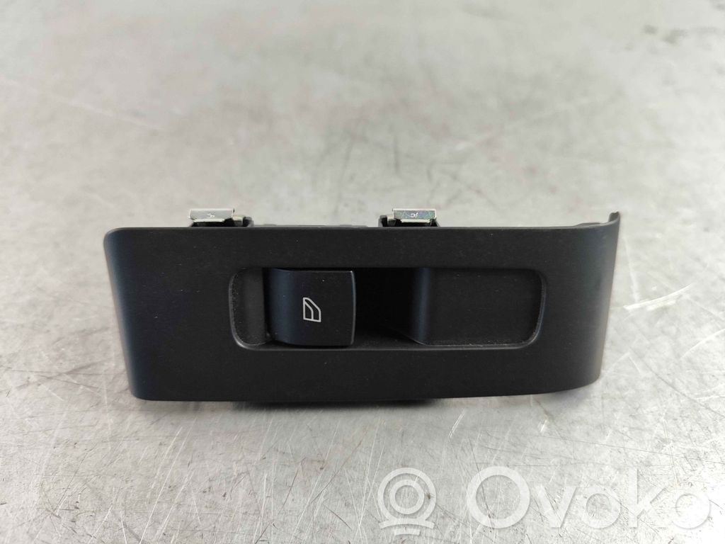 Volvo XC40 Electric window control switch 