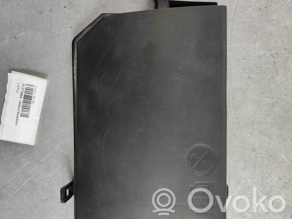 Volvo XC40 Pokrywa skrzynki bezpieczników 