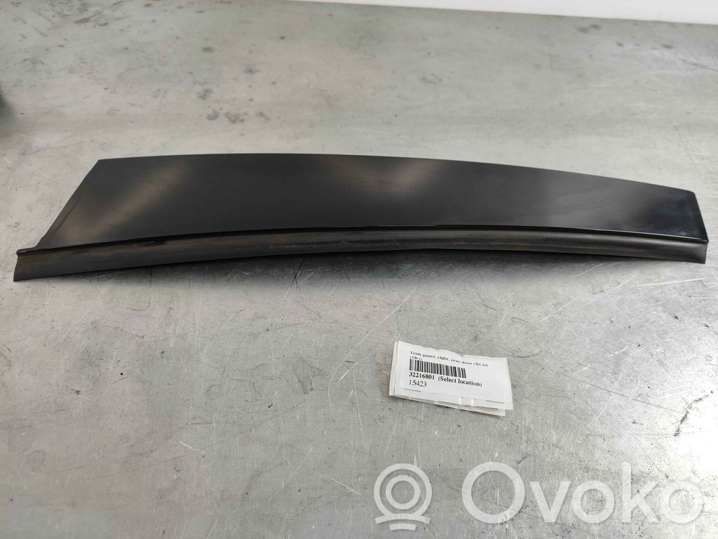 Volvo XC60 Listón embellecedor de la puerta delantera (moldura) 