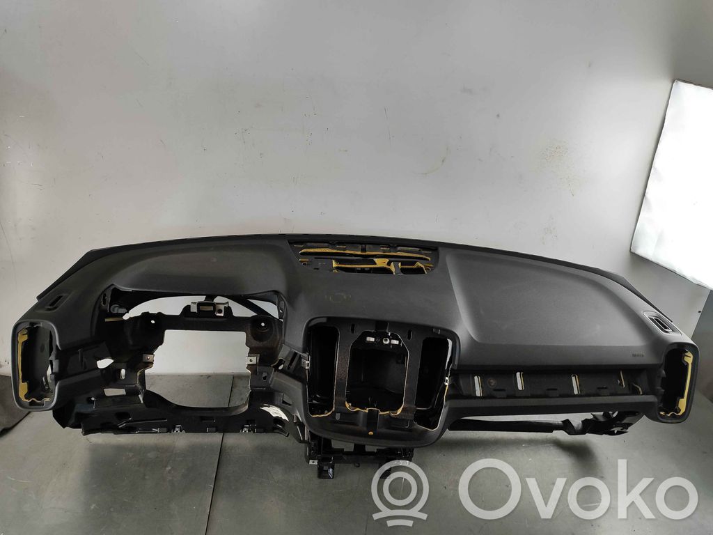 Volvo C40 Panelė 