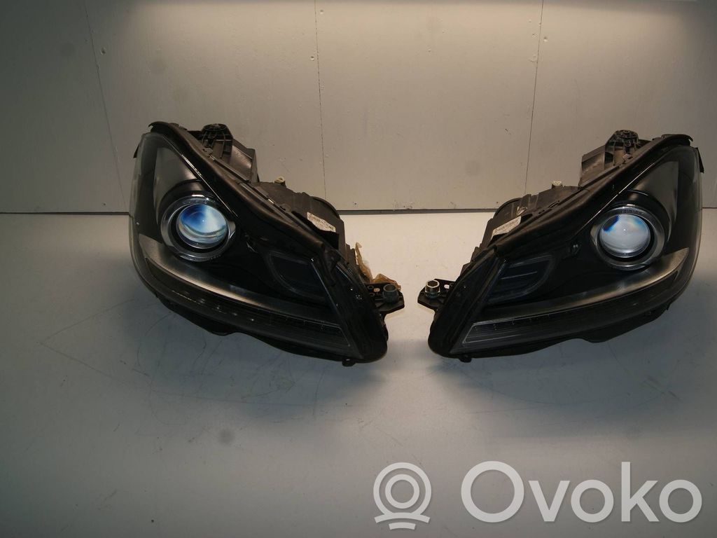 Mercedes-Benz C W204 Lampy przednie / Komplet 