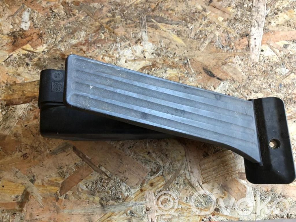Accelerator throttle pedal   6770935