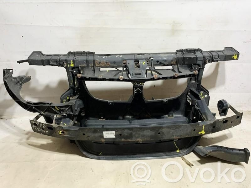 Engine compartment bulkhead   7058593