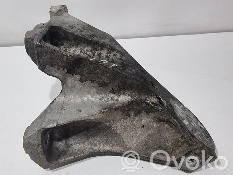Audi Q7 4L Engine mounting bracket 
