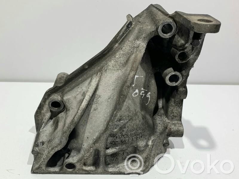Engine mounting bracket   04B199207