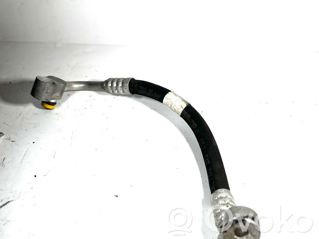 BMW 5 E39 Ilmastointilaitteen putki (A/C) 