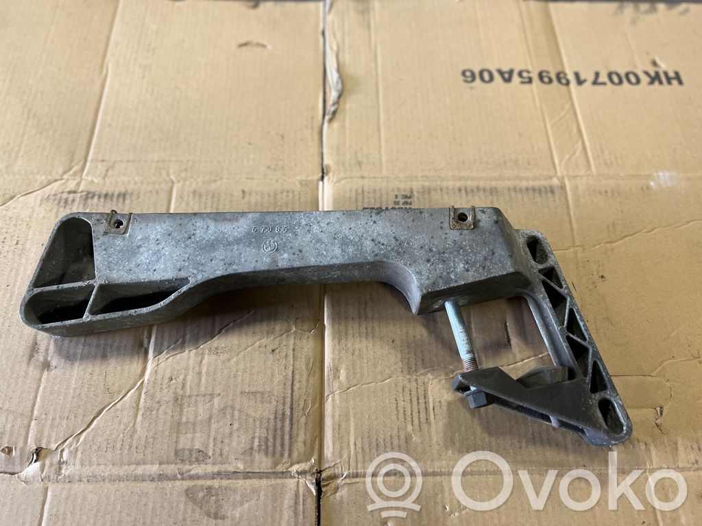 Gearbox mounting bracket   6750856