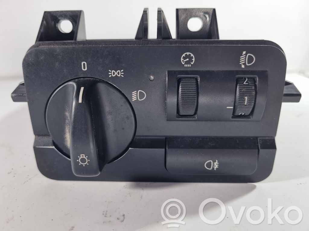 Light switch   6907944,0019529,086480060