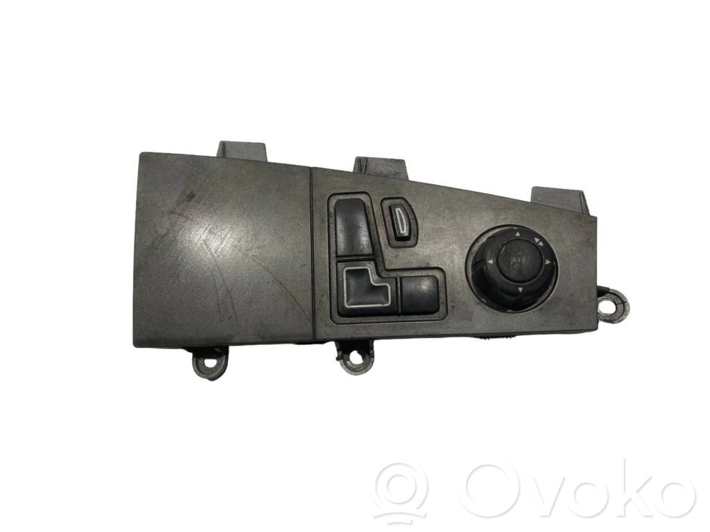 Seat control switch   6918387