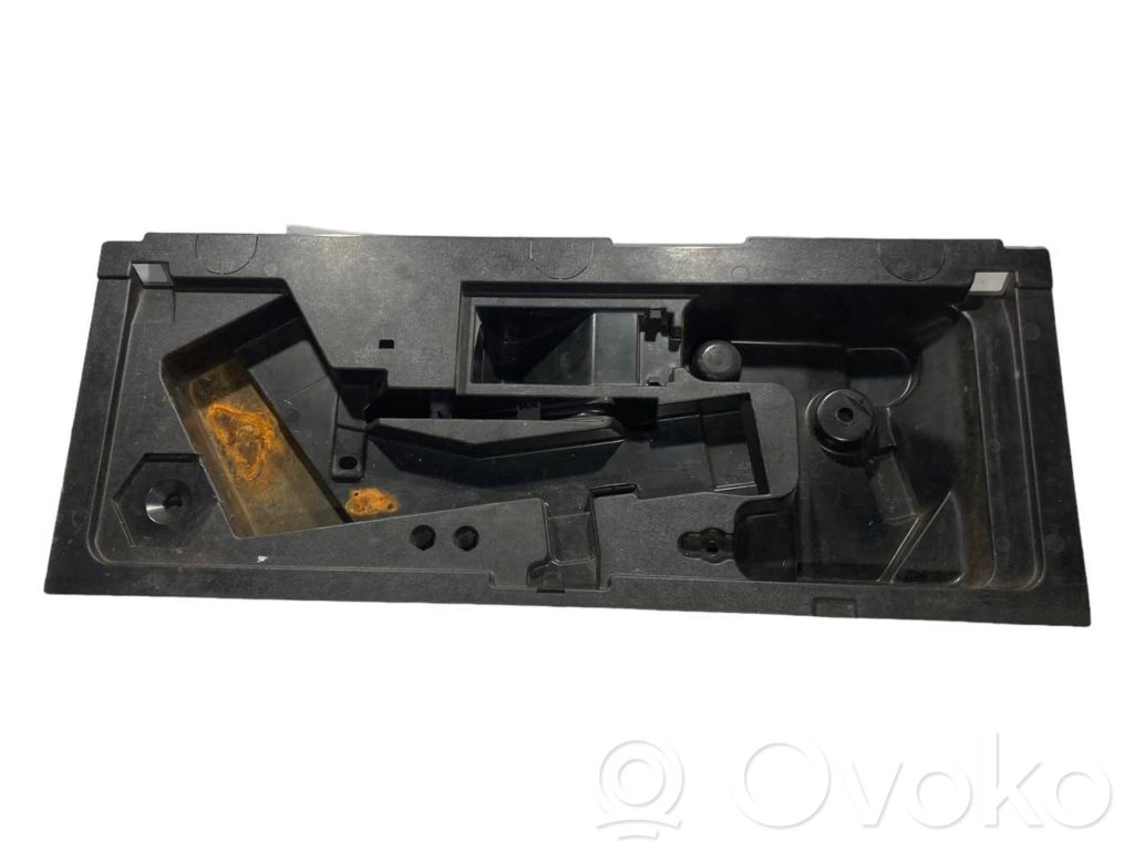 BMW 5 E34 Tool box 