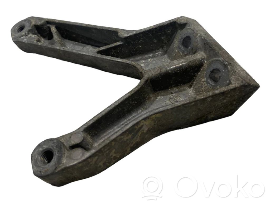 Engine mounting bracket   1743662