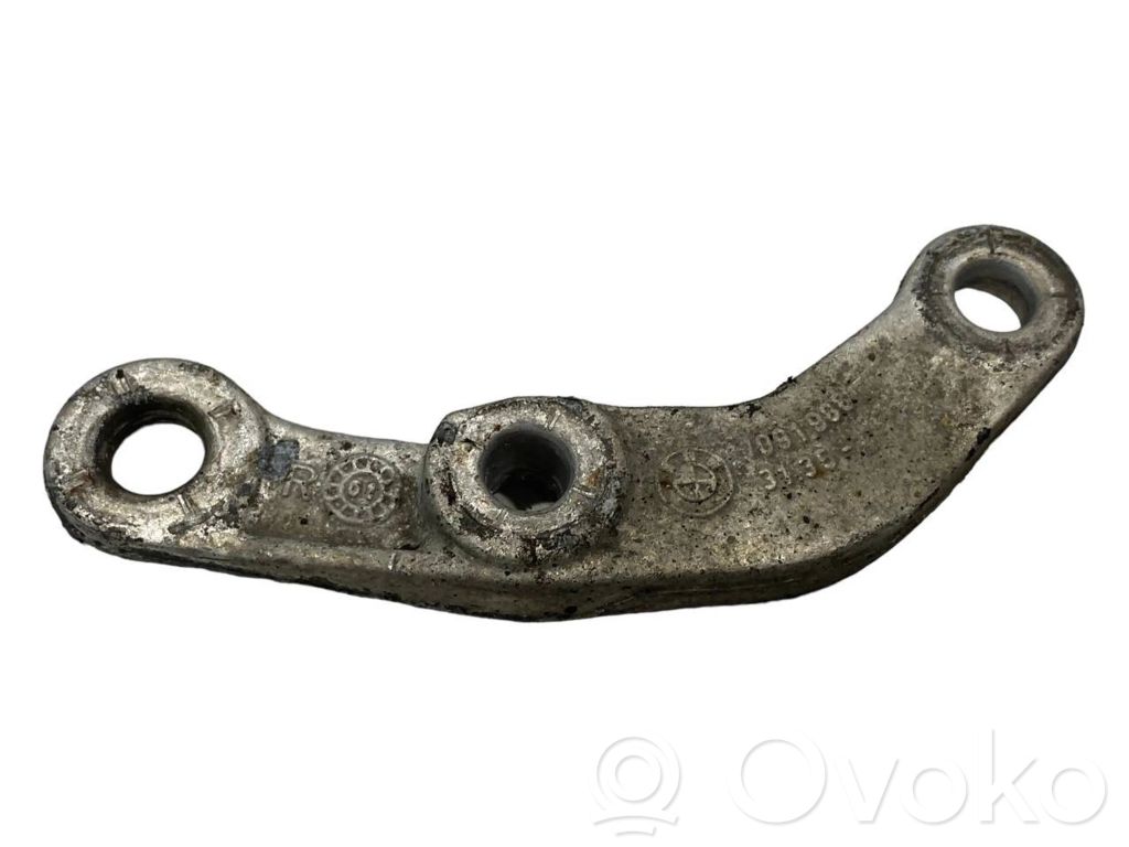 BMW 5 E39 Mocowanie stabilizatora osi tylnej 