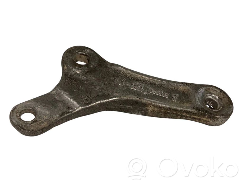 Sway bar bush bracket, front   6758528