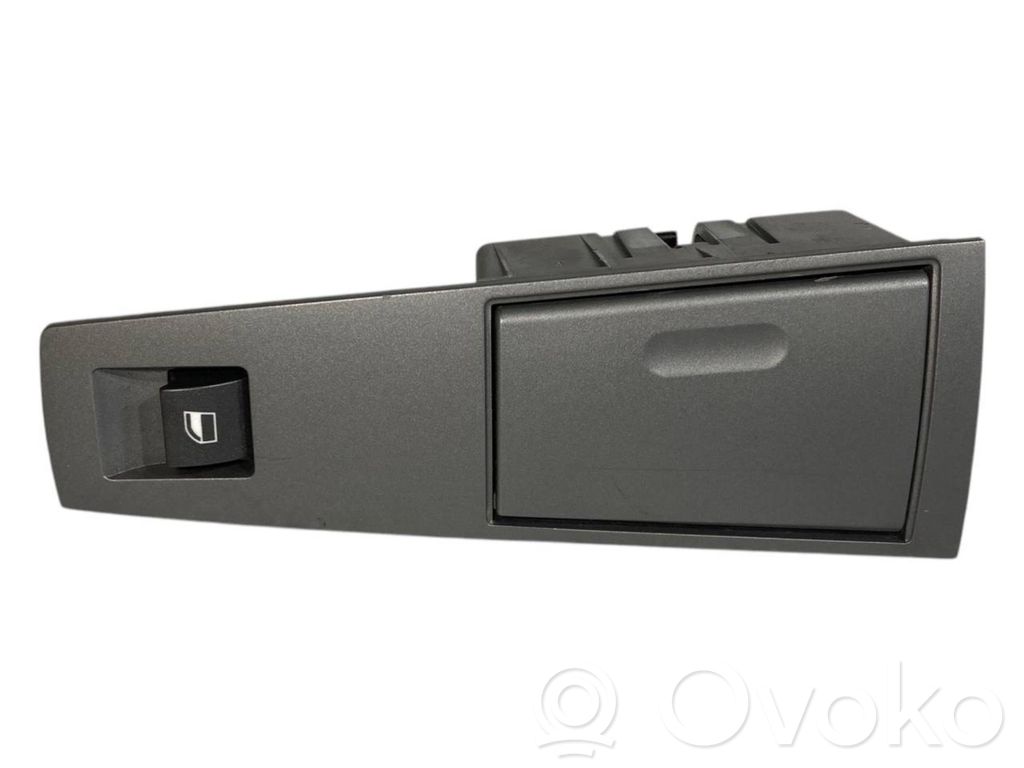 Electric window control switch   8379597,7024489