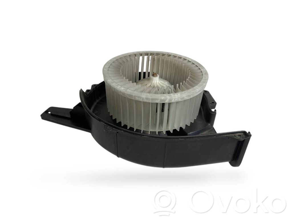 Skoda Fabia Mk2 (5J) Lämmittimen puhallin 