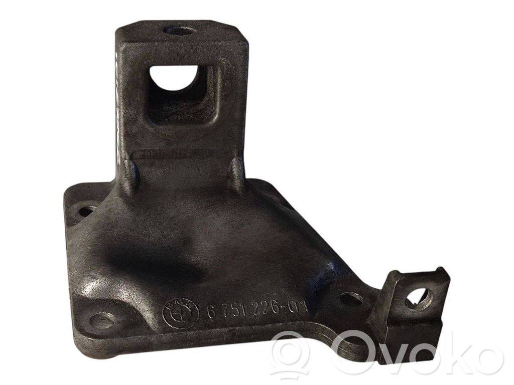 Engine mounting bracket   6751226