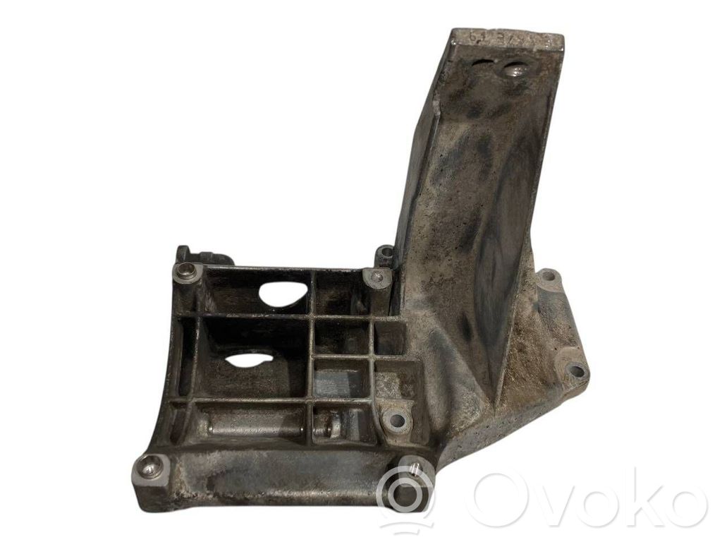 Engine mounting bracket   1736956