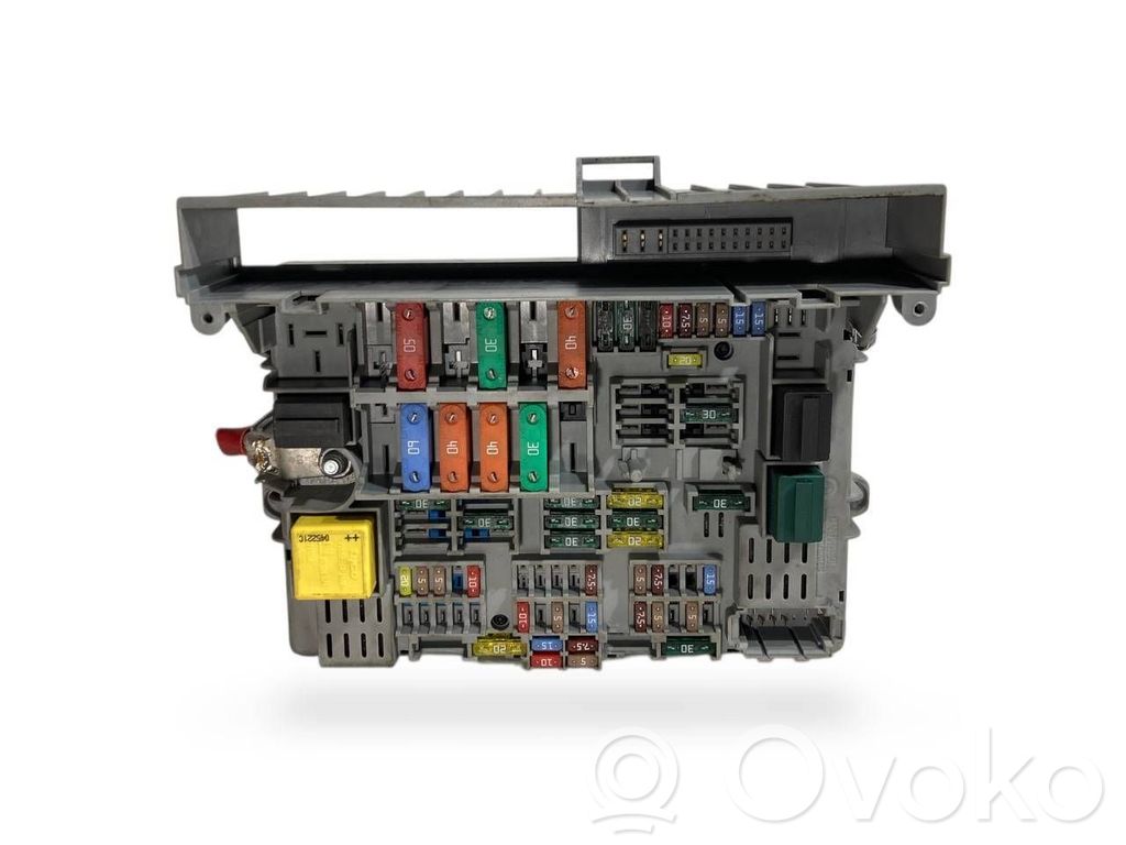 Fuse module   6906621,61146906621,90226846,61366919113,61366980177,6919113,6980177,V23134J52X369