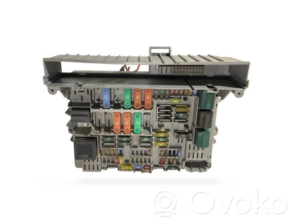 BMW 3 E92 E93 Drošinātāju bloks 
