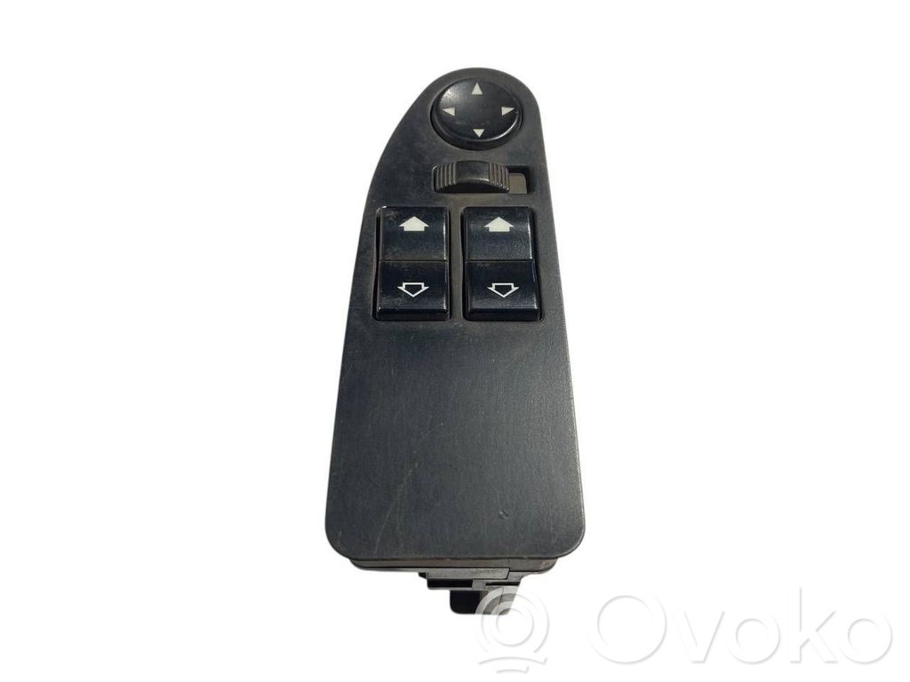 Electric window control switch   8368988