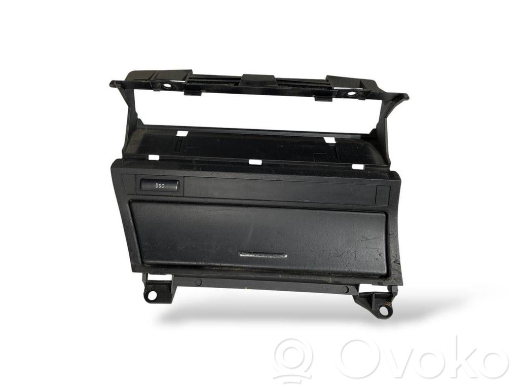 Auton tuhkakuppi   8205377,8202178,6901592,61316901592