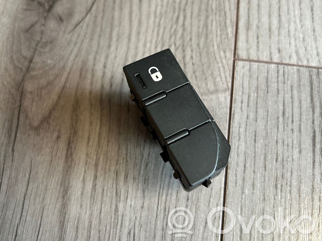 Central locking switch button   9663775720