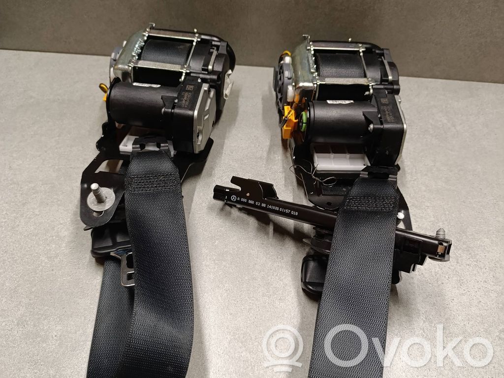 Mercedes-Benz EQC Cinturón delantero 