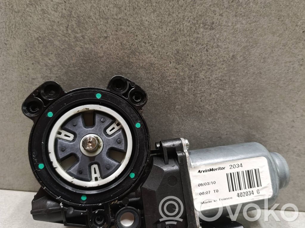 Nissan Qashqai+2 Galinis varikliukas langų pakėlėjo 
