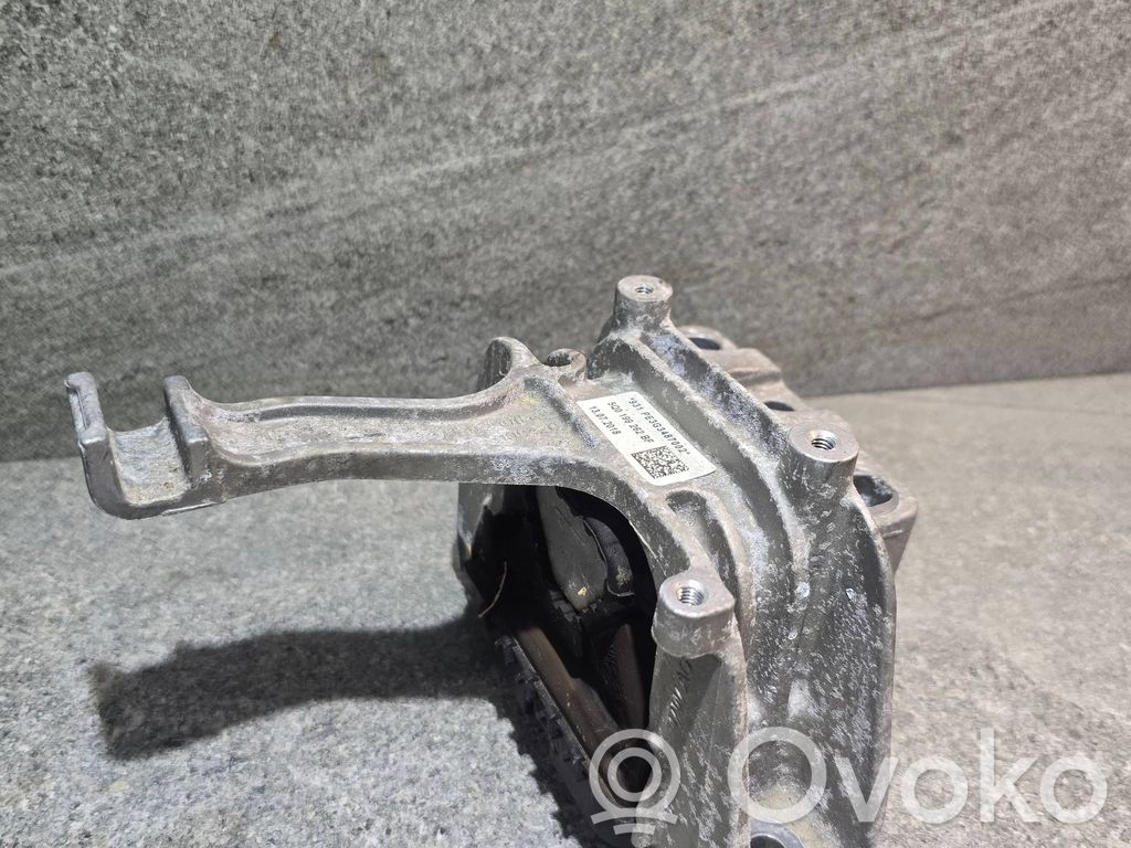 Volkswagen Golf VII Engine mount bracket 